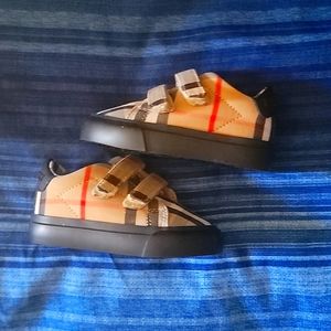Burberry Shoes size 17